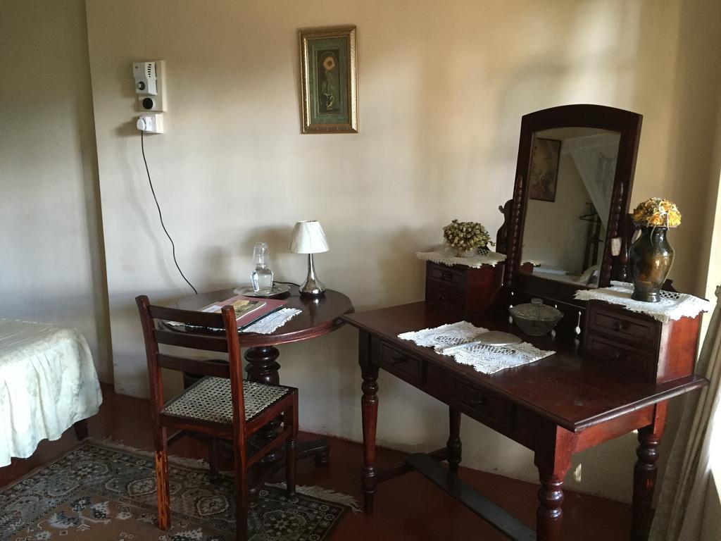 Lake Bungalow Hotel Kandy Bilik gambar